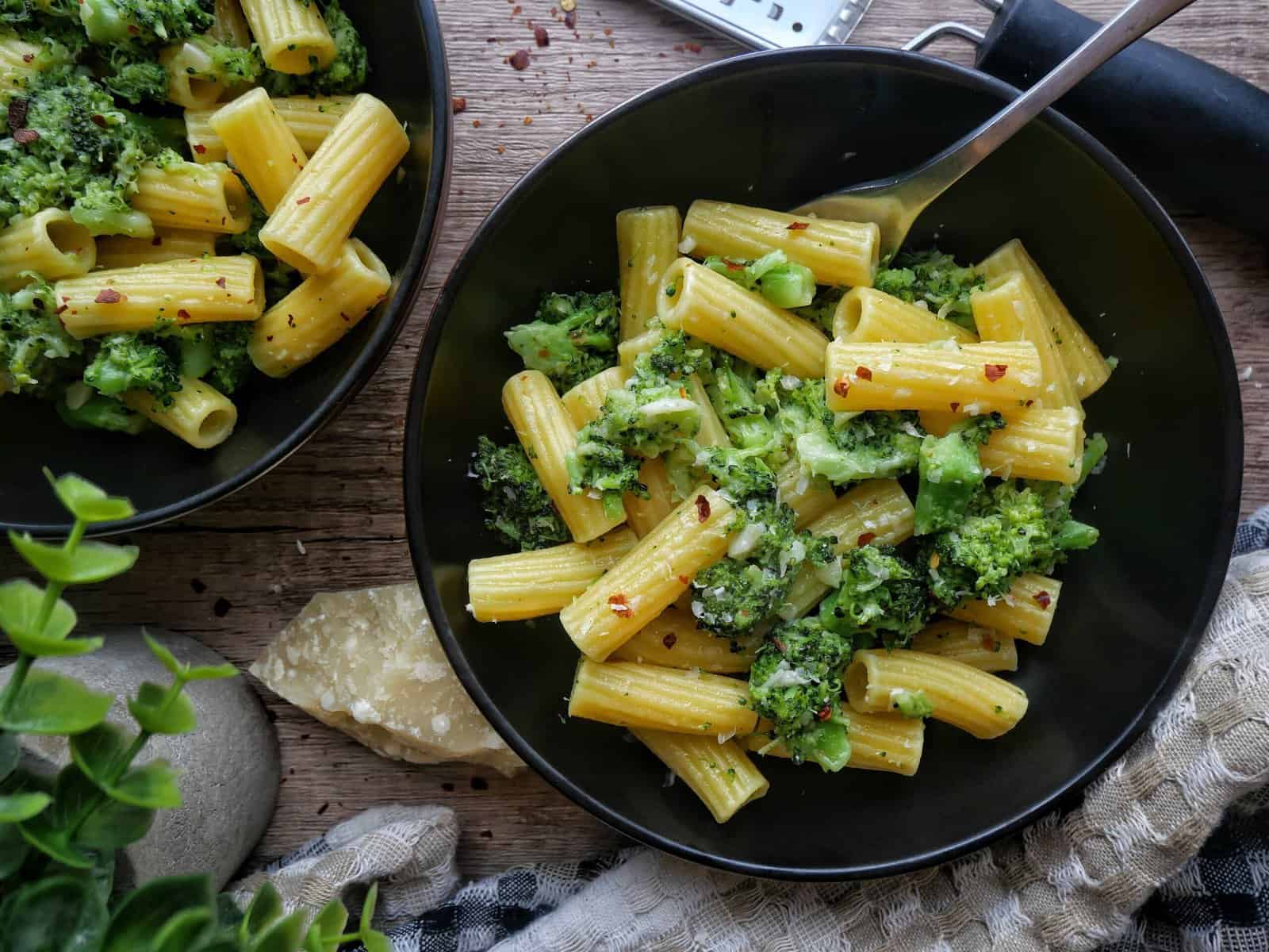 Broccoli Pasta - Dee's Little Kitchn